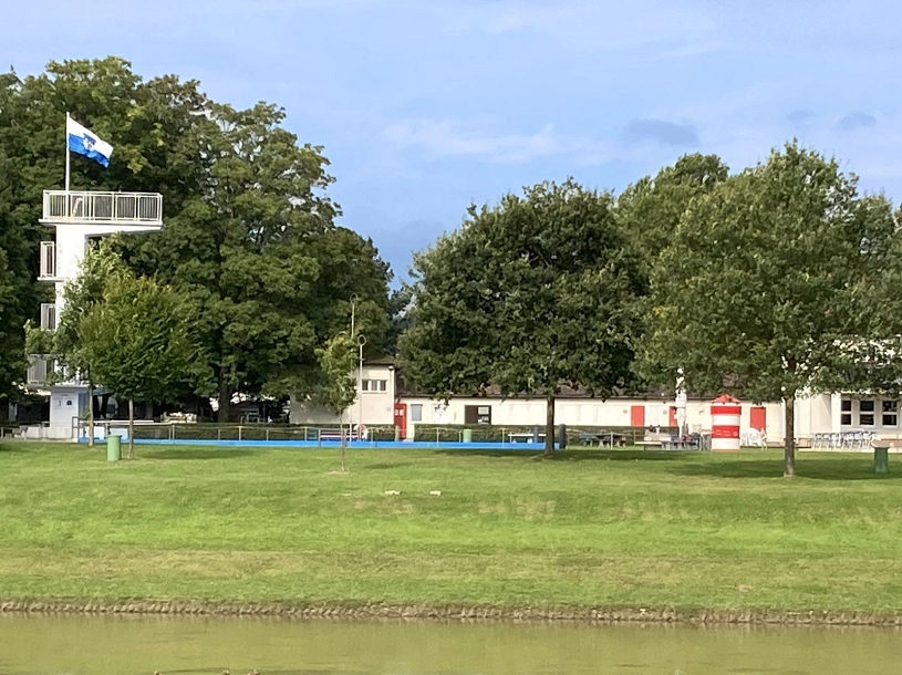 Freibad von der Weserseite Freibad von der Weserseite © Stadt Holzminden
