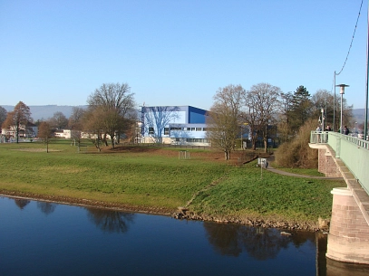 Hallenbad Ansicht von der Weser Hallenbad Ansicht von der Weser © Stadt Holzminden
