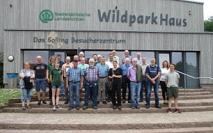 Qualitätswanderregion Gruppenbild vor den WildparkHaus Qualitätswanderregion Gruppenbild vor den WildparkHaus