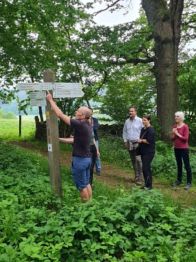 Qualitätswanderregion mit Wegweiser&nbsp;&copy;&nbsp;Stadt Holzminden